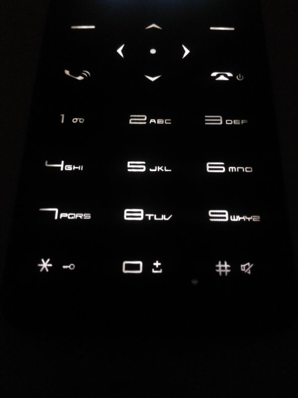 TomTop: Кредиткообразный телефон топового уровня с многими странными функциями