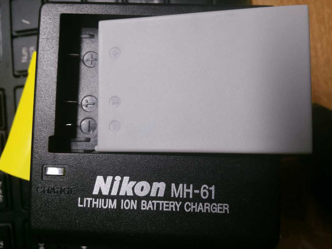NIKON-EN-EL5-battery-charger-review-006