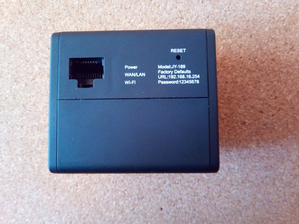 Универсальный адаптер на все типы розеток + Wi-Fi роутер + USB